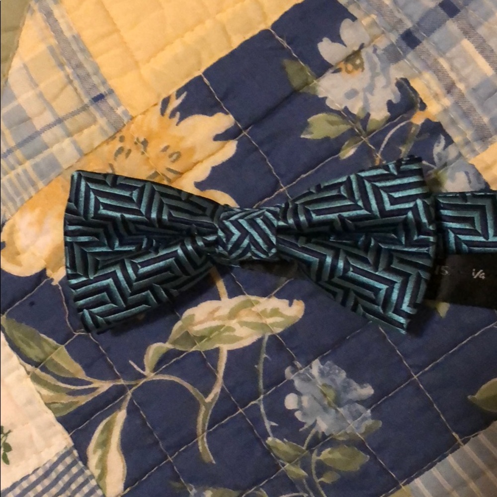 Countess Mara bowtie